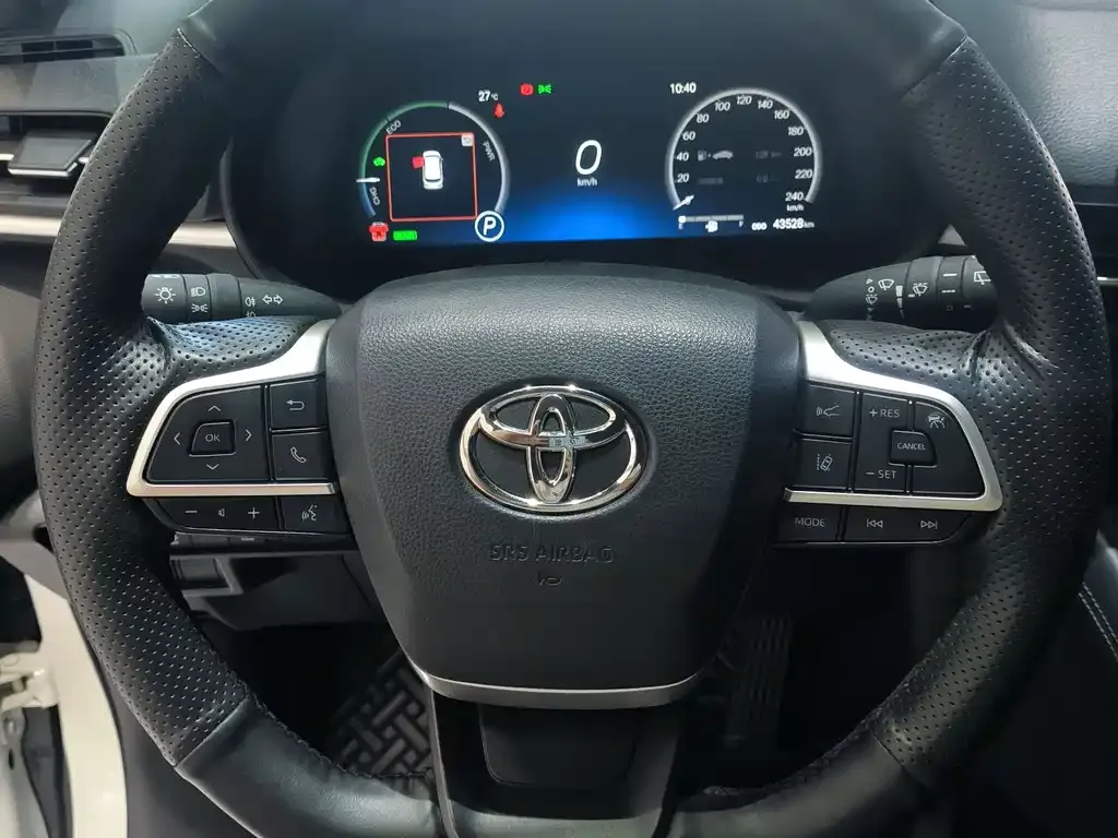 Toyota Granvia — фото 10