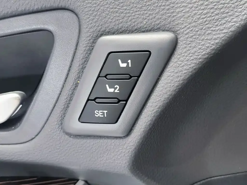 Toyota Granvia — фото 9