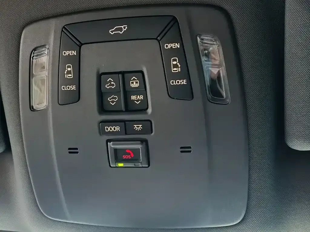Toyota Granvia — фото 6