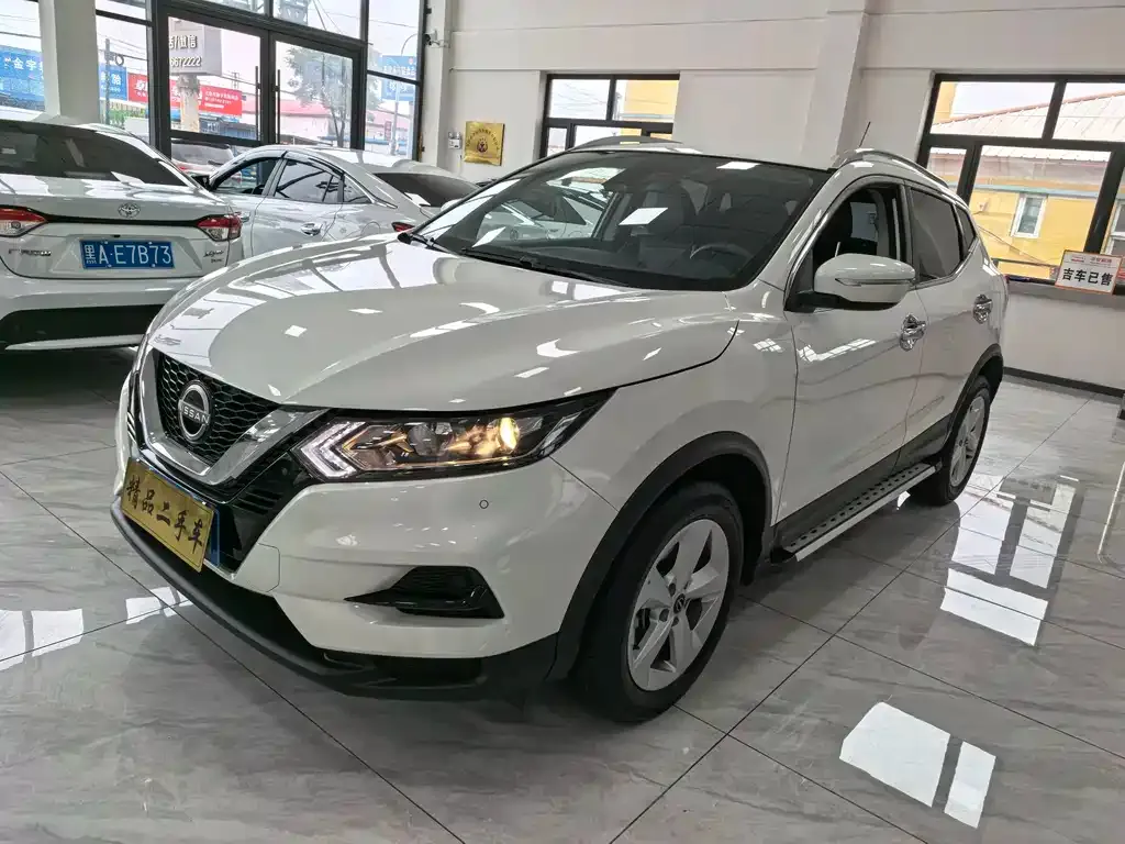 Nissan Qashqai — фото 1