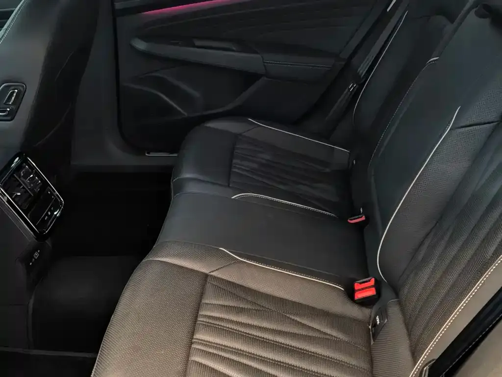 Volkswagen Passat — фото 9