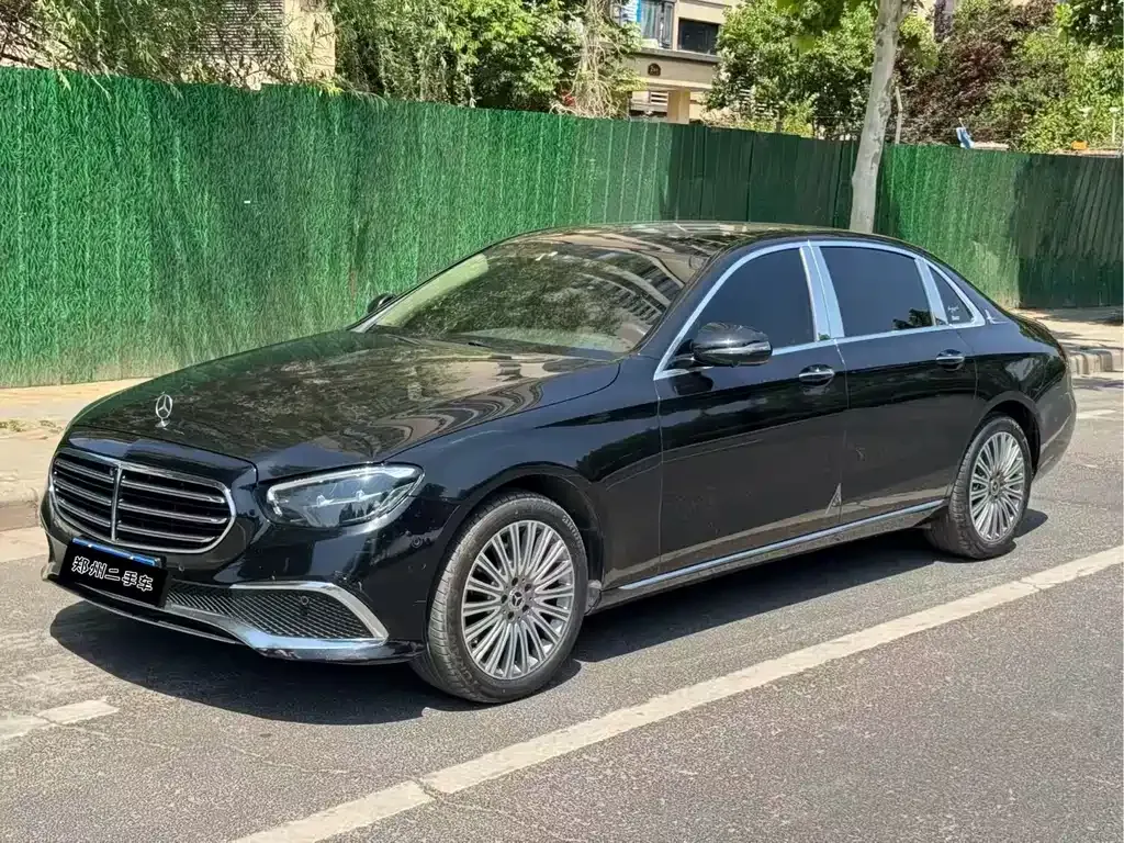 Mercedes-Benz E-Class — фото 1