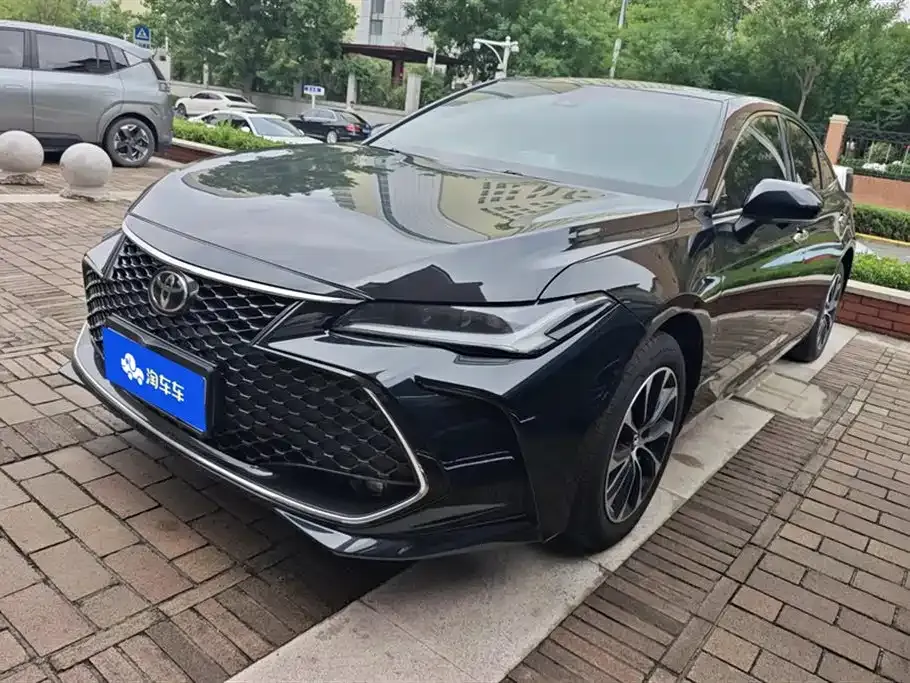 Toyota Avalon — фото 1