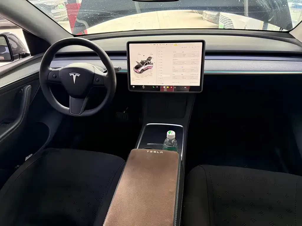 Tesla Model Y — фото 6
