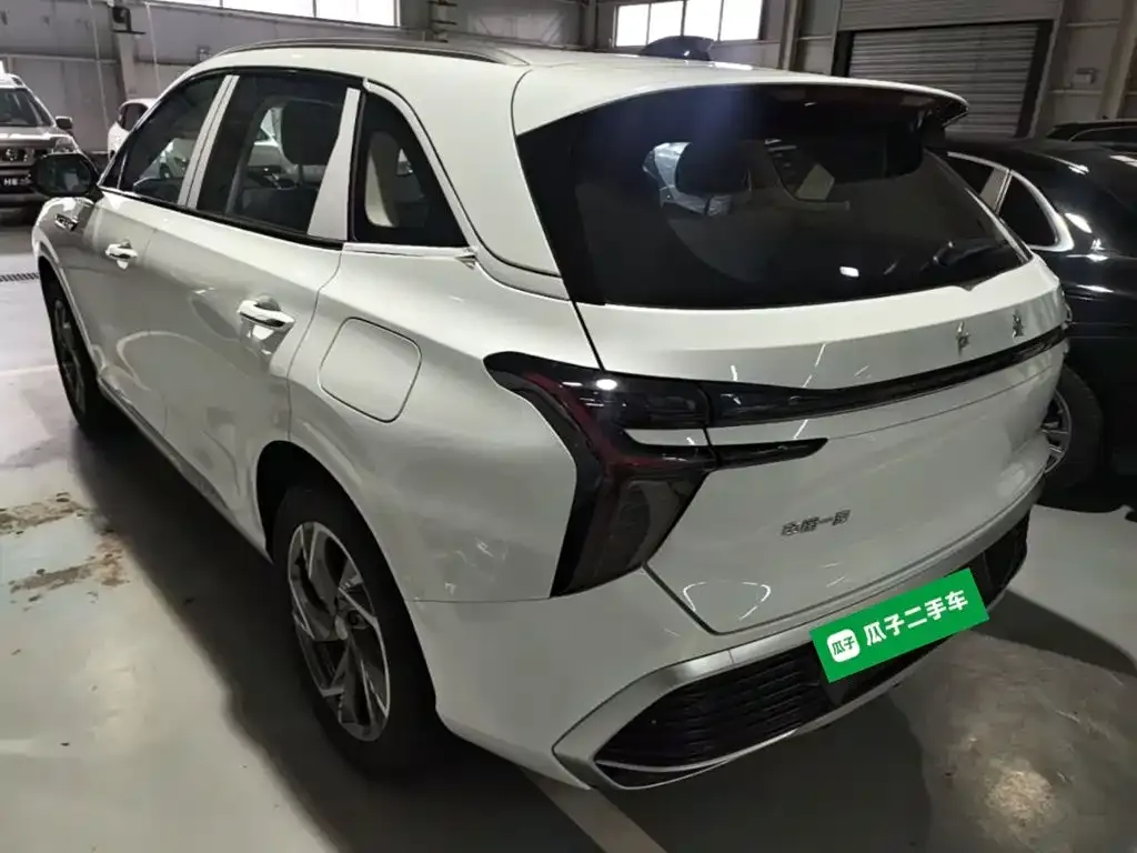 Hongqi HS3 PHEV — фото 8