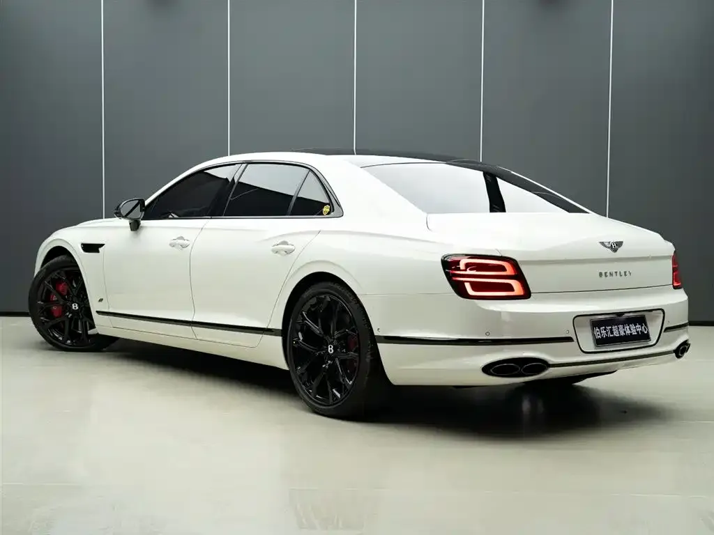 Bentley Flying Spur — фото 10