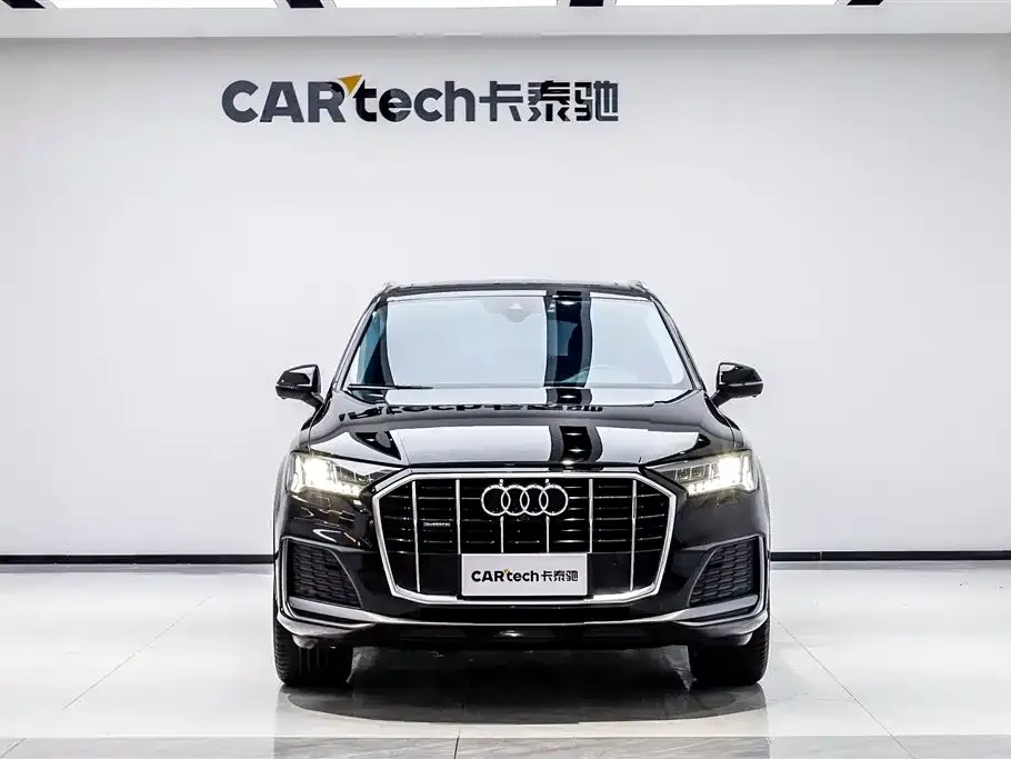 Audi Q7 — фото 1