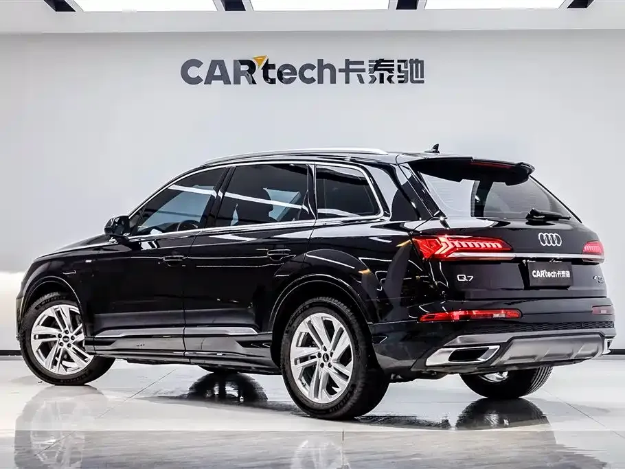 Audi Q7 — фото 10