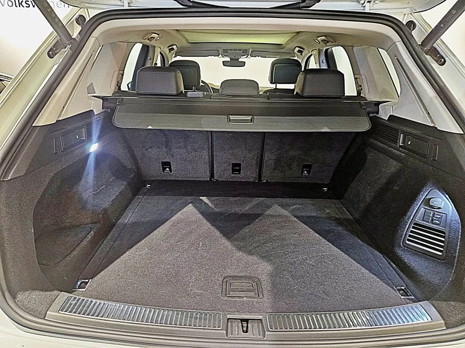 Volkswagen Touareg 2024 из KR, фото 4