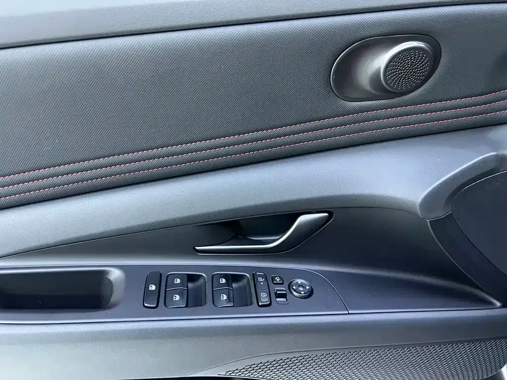 Hyundai Elantra — фото 8