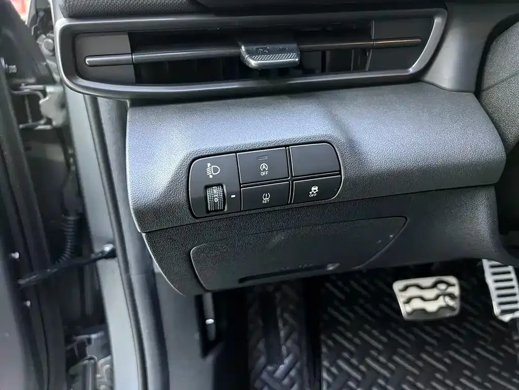 Hyundai Elantra — фото 9