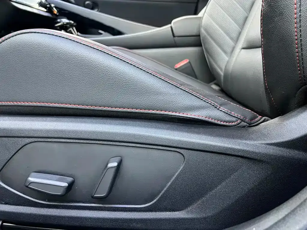 Hyundai Elantra — фото 10