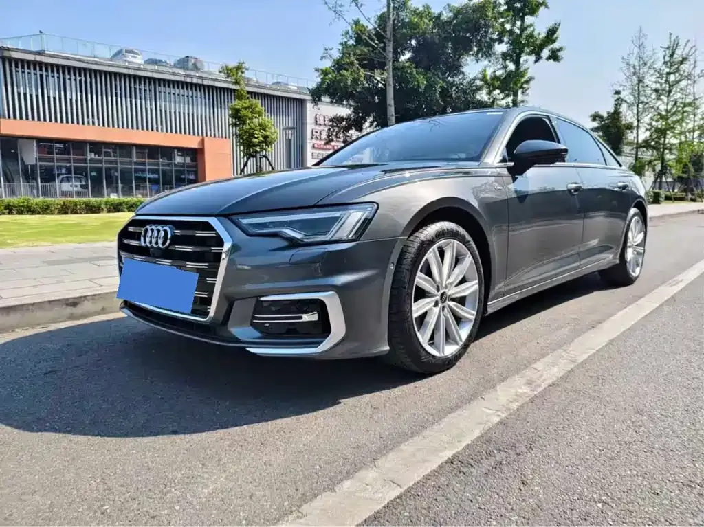 Audi A6L — фото 1