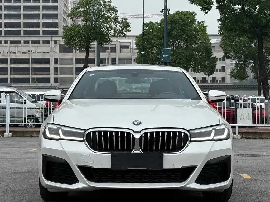 BMW 5 Series — фото 9