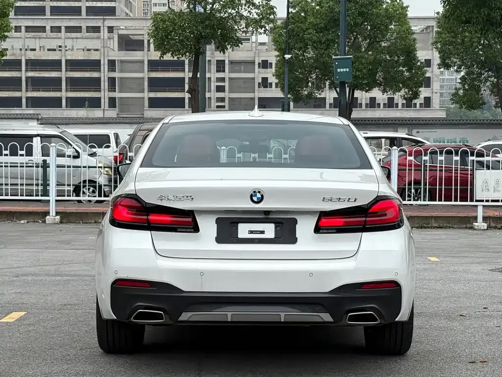 BMW 5 Series — фото 10