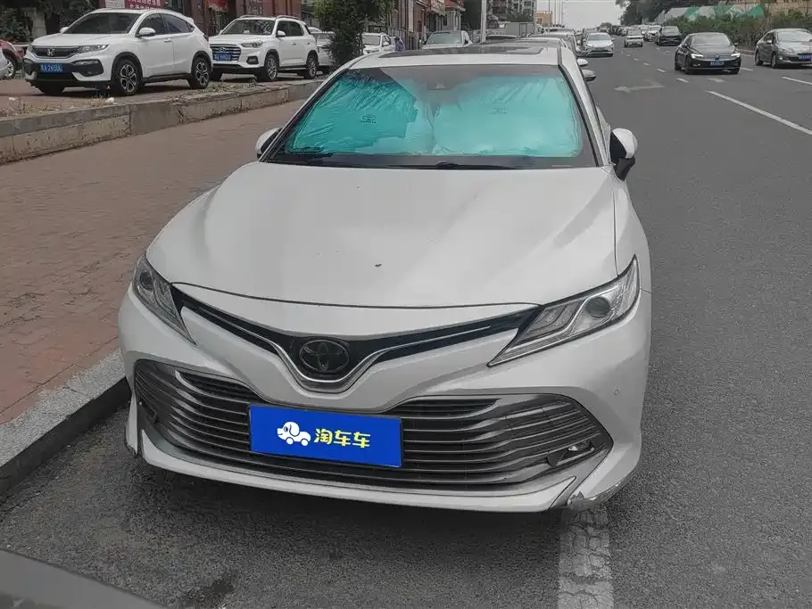 Toyota Camry — фото 9