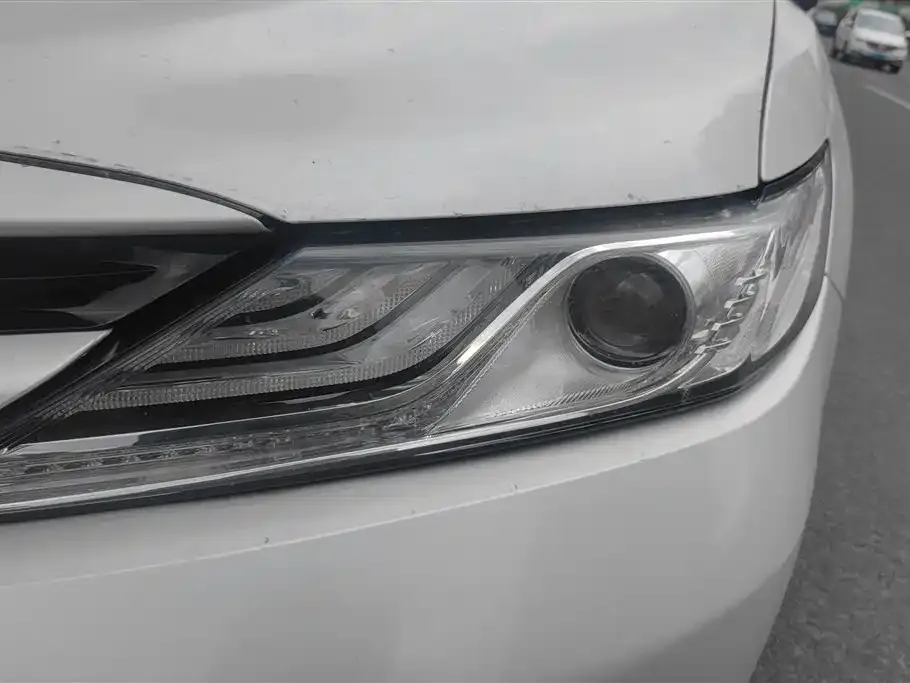 Toyota Camry — фото 3