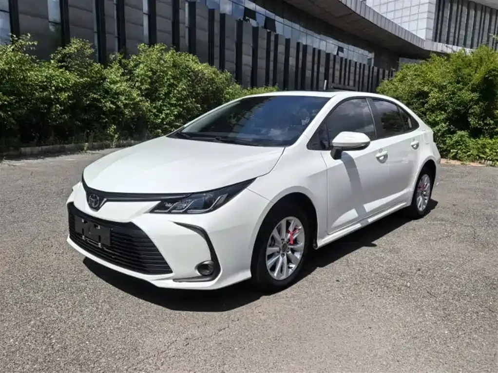 Toyota Corolla — фото 1