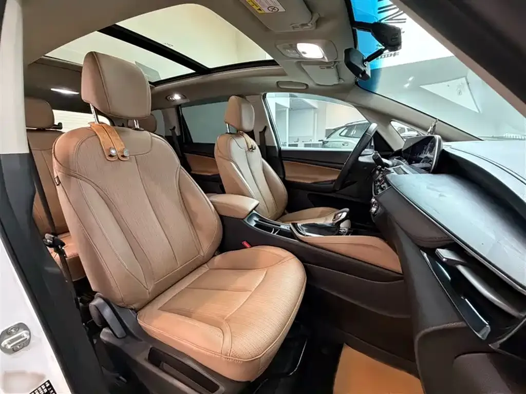 Buick GL6 2022 из CN, фото 3
