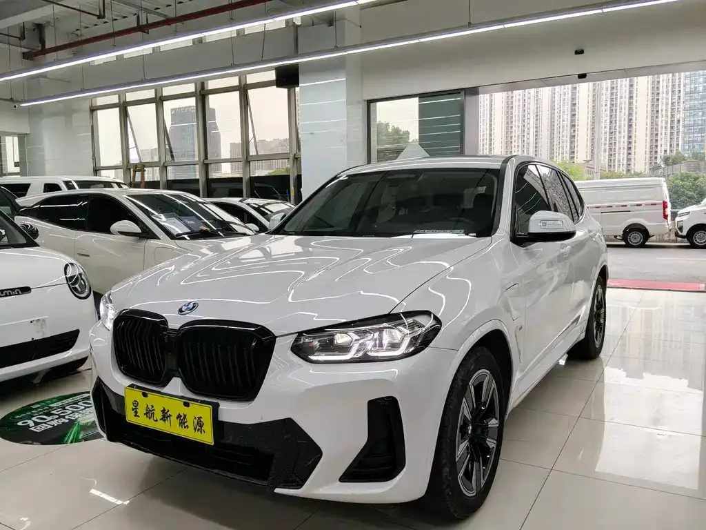 BMW iX3 — фото 1