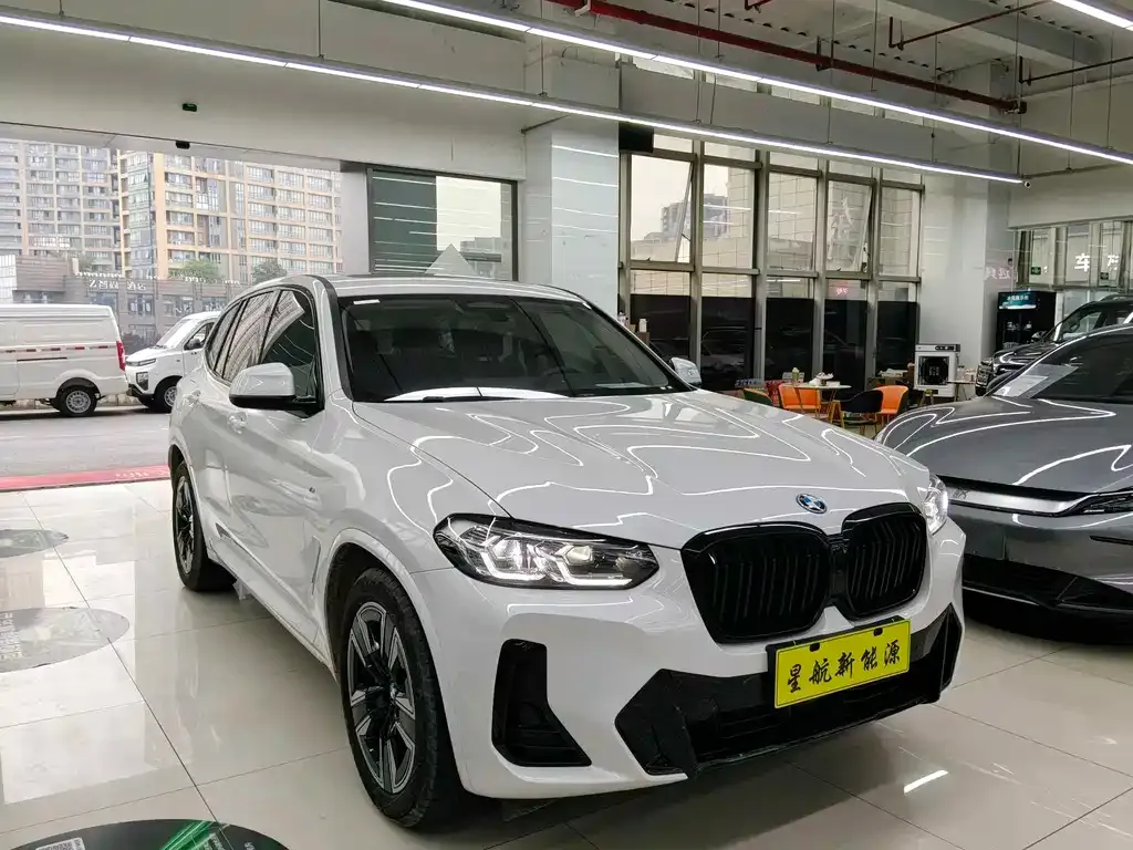 BMW iX3 — фото 10
