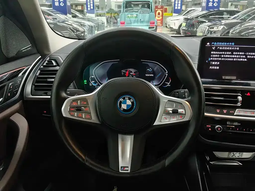 BMW iX3 — фото 9