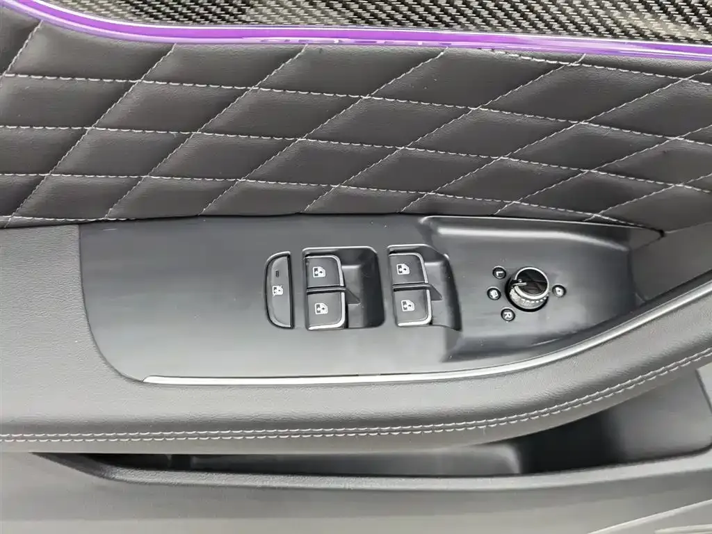 Hongqi HS5 — фото 6