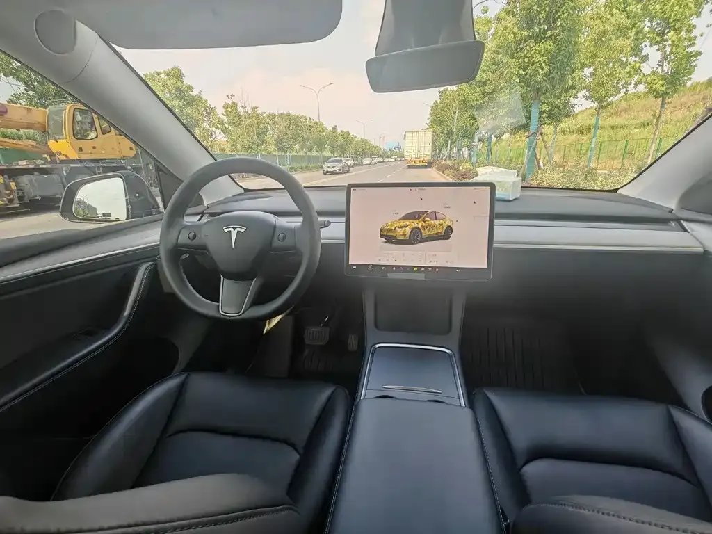 Tesla Model Y — фото 2
