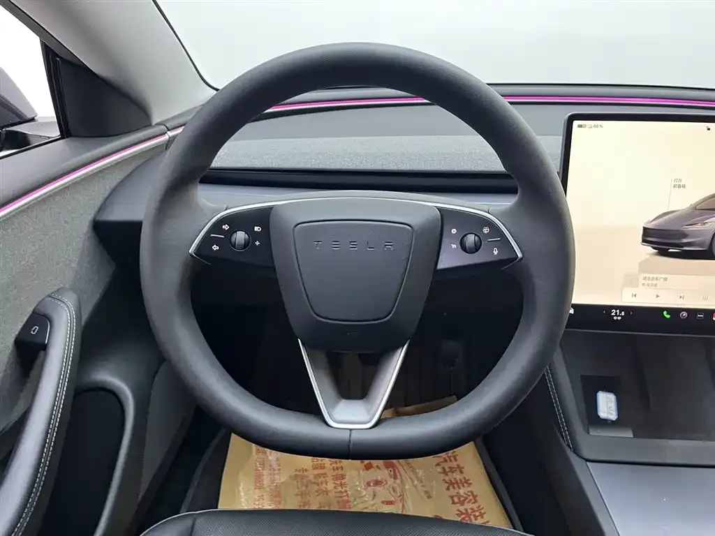 Tesla Model 3 — фото 10
