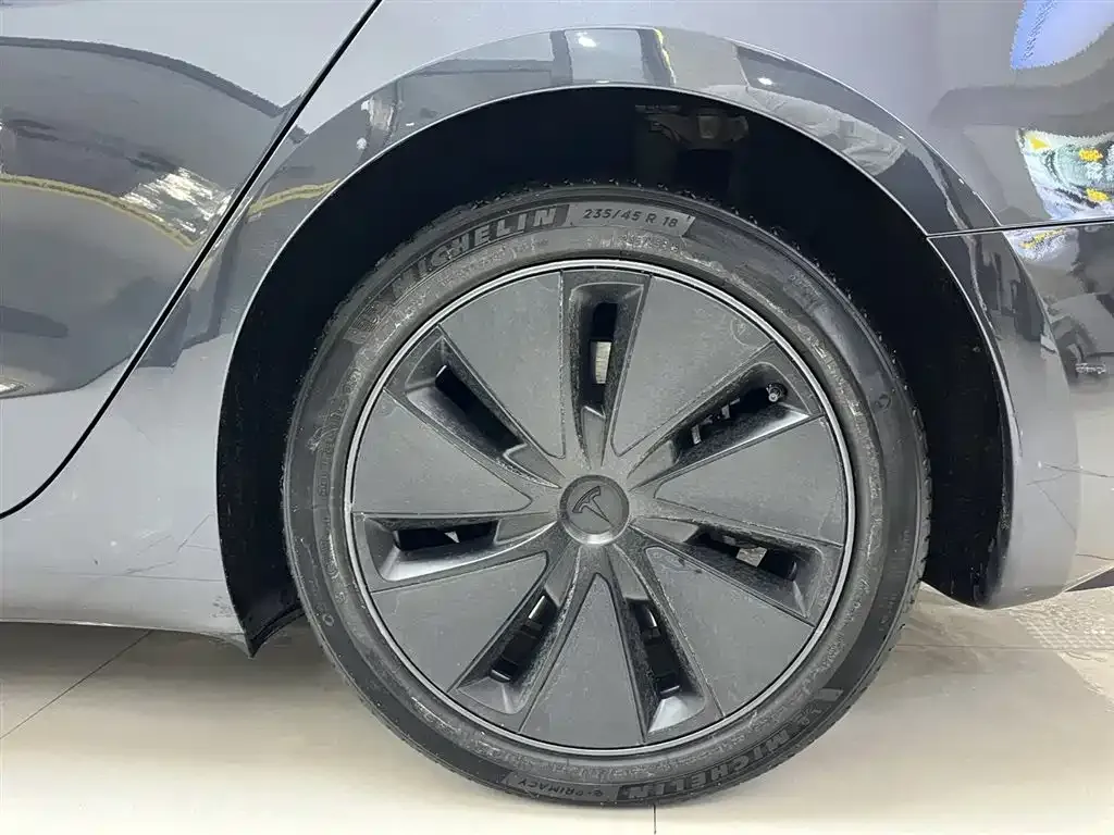 Tesla Model 3 — фото 4
