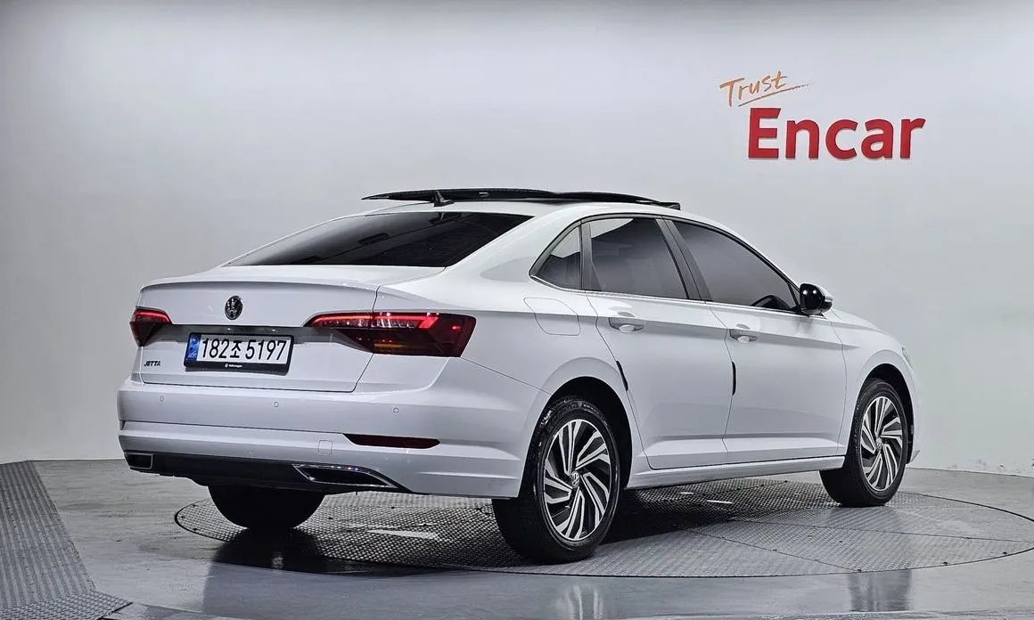Volkswagen Jetta — фото 6