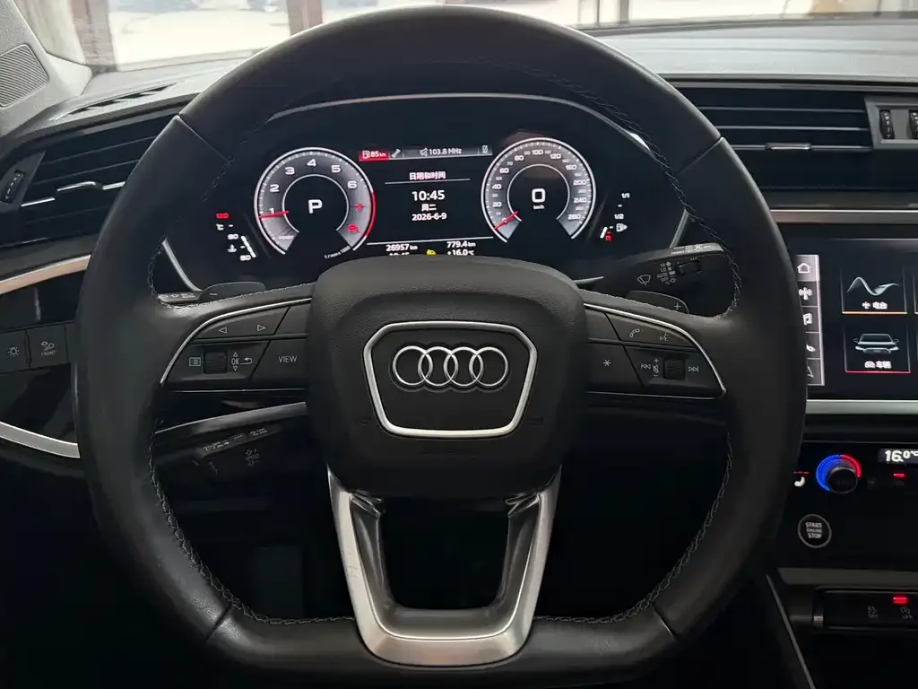 Audi Q3 — фото 10