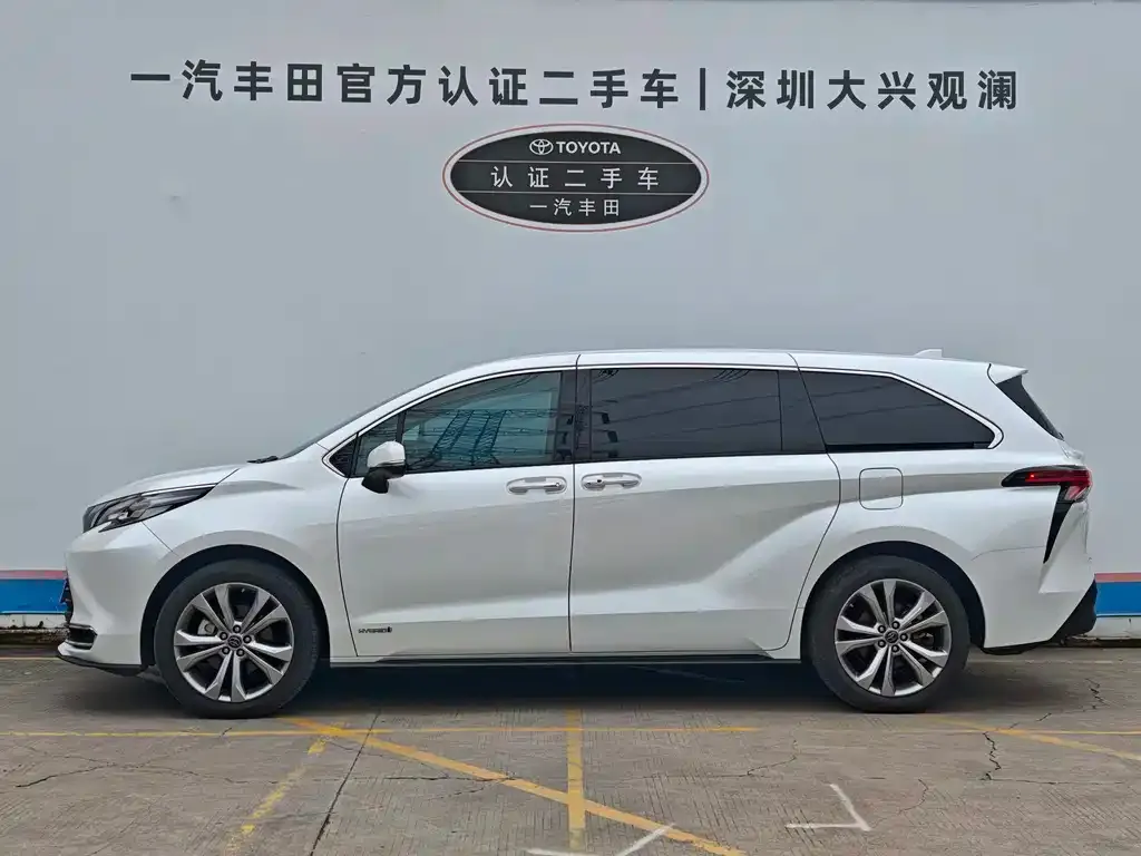 Toyota Sienna — фото 5