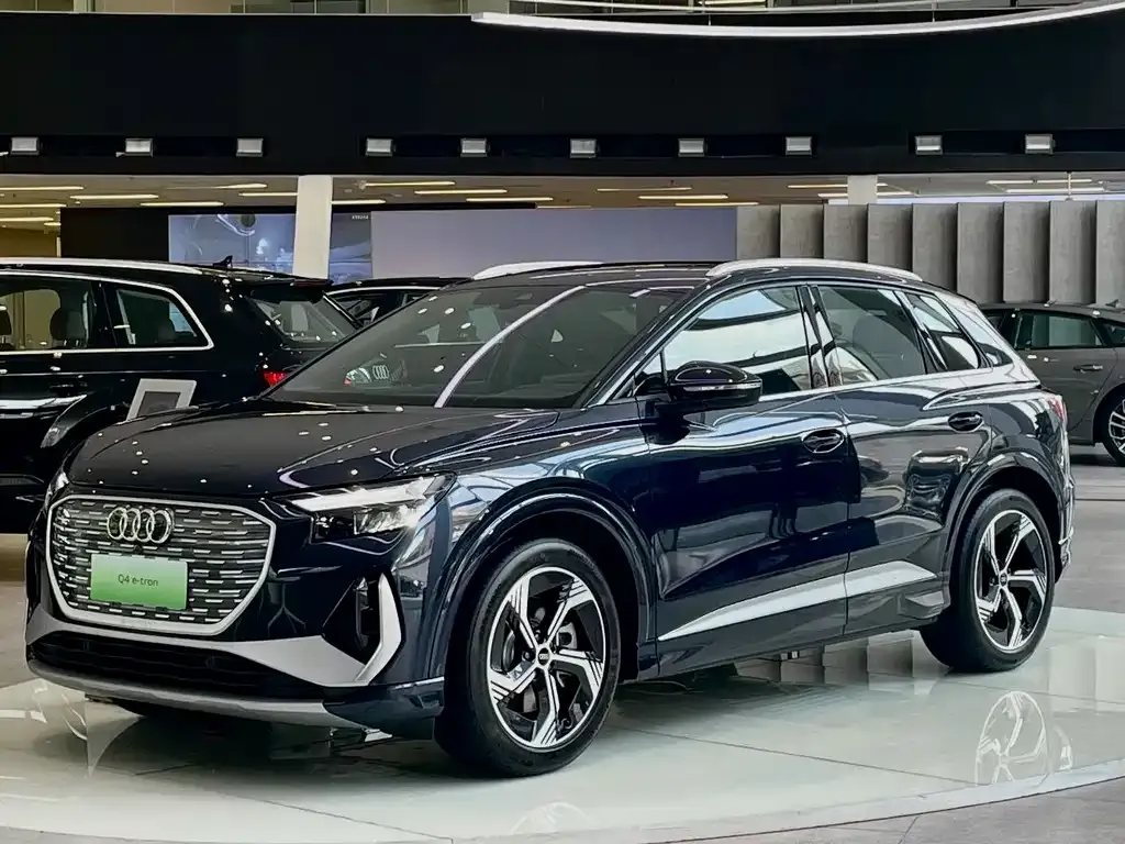 Audi Q4 e-tron — фото 1