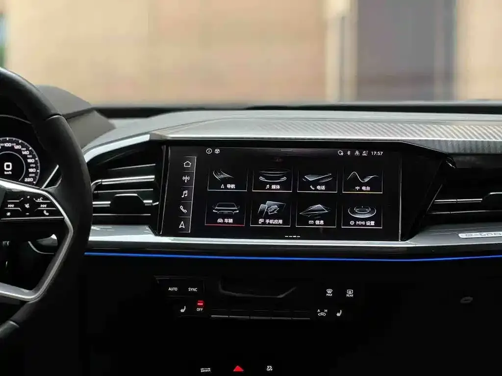 Audi Q4 e-tron — фото 10