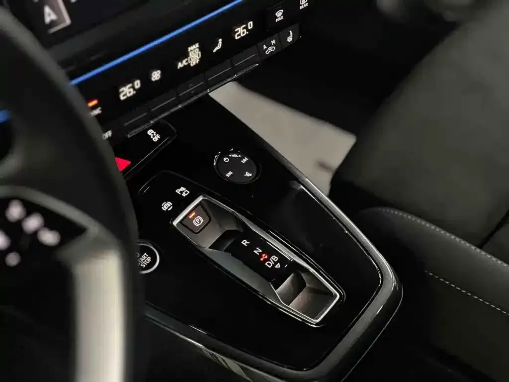 Audi Q4 e-tron — фото 2