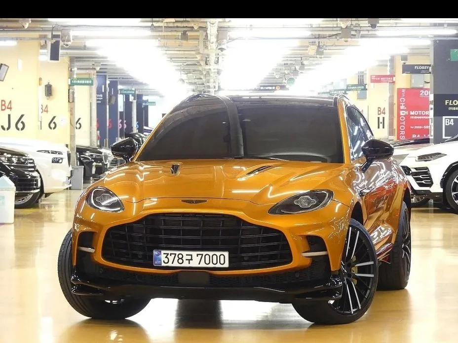 Aston Martin DBX — фото 1