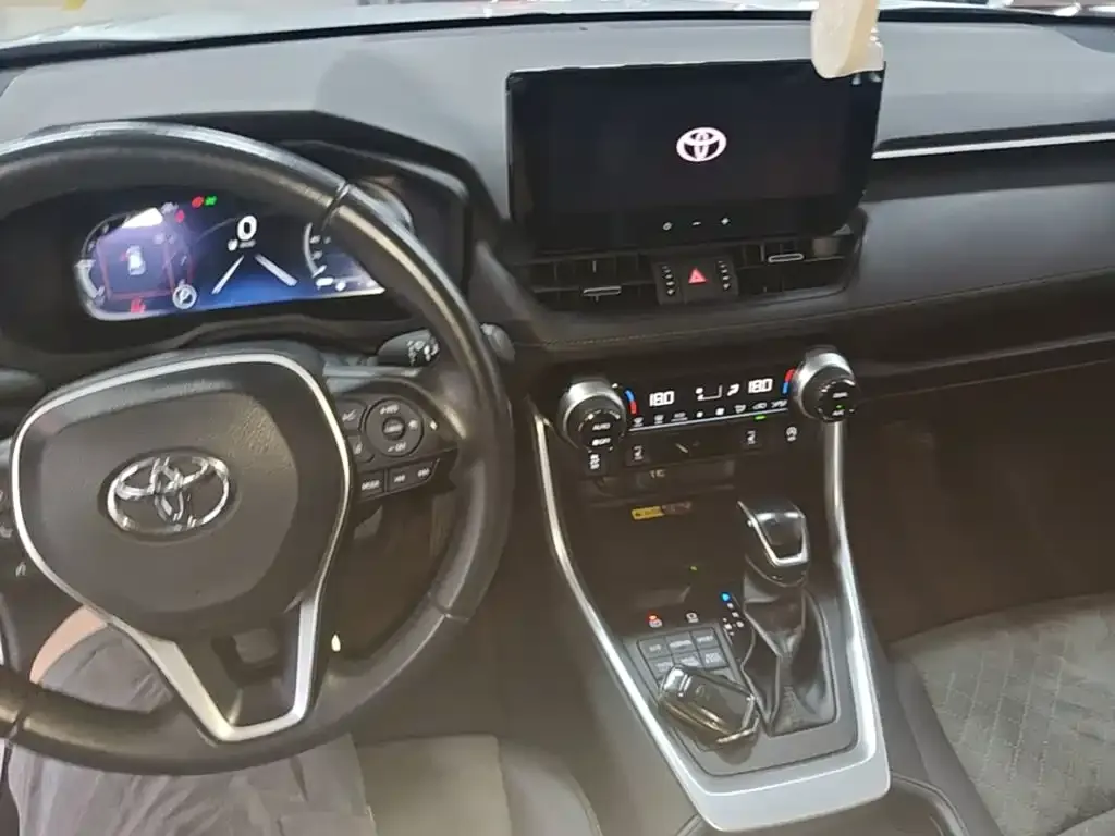 Toyota RAV4 — фото 3