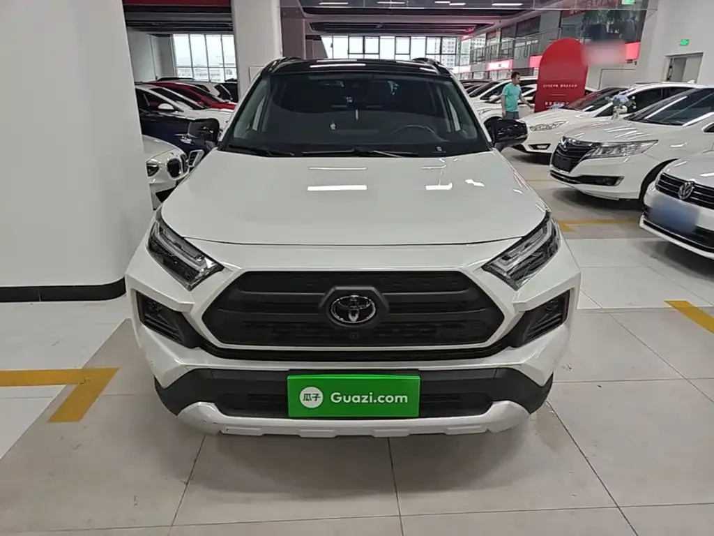 Toyota RAV4 — фото 6