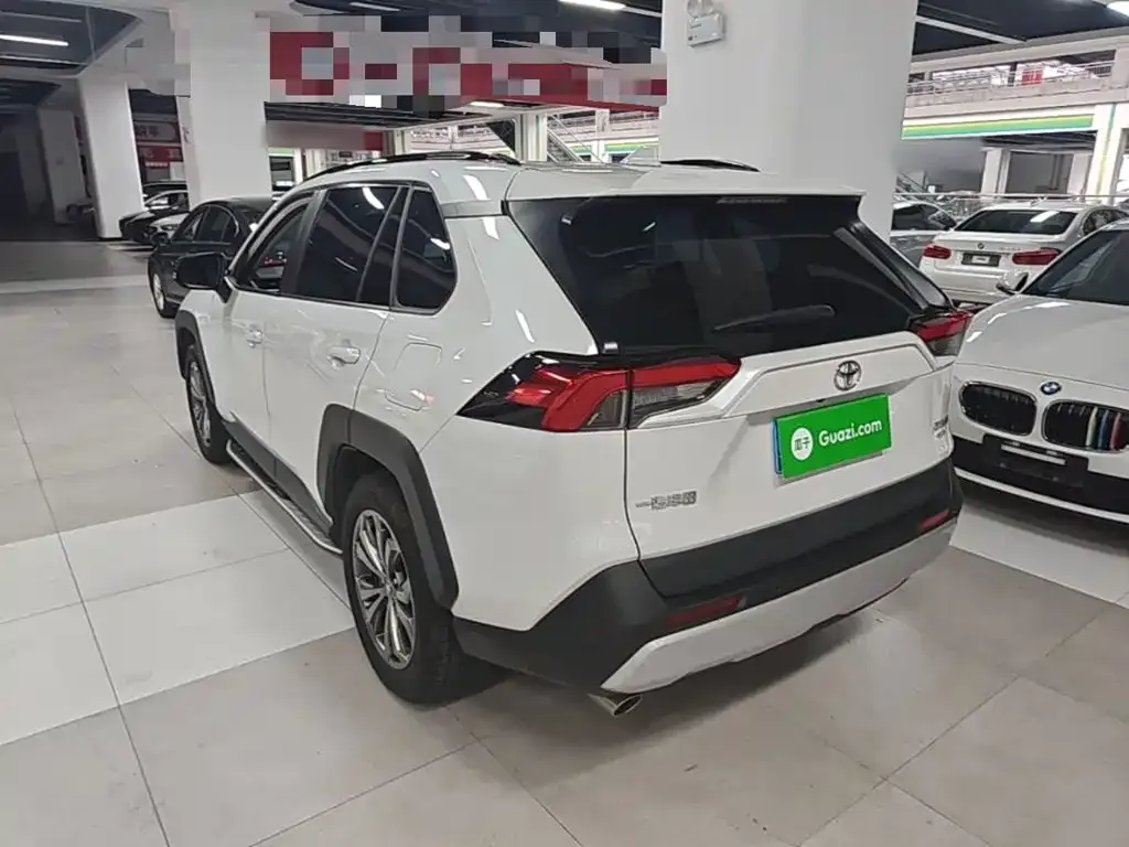 Toyota RAV4 — фото 8