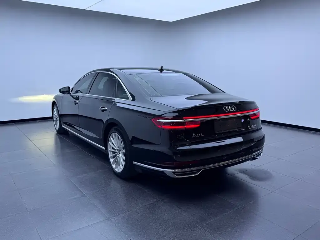Audi A8 2021 из CN, фото 8