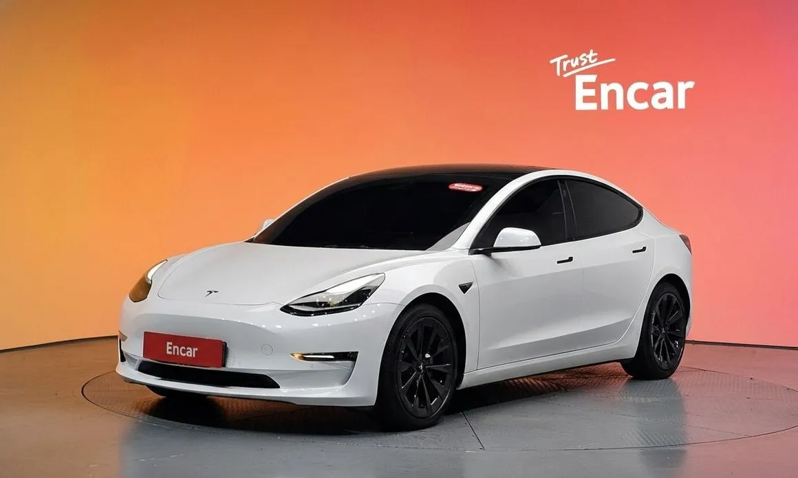 Tesla Model 3 — фото 1