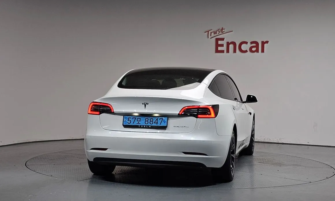 Tesla Model 3 — фото 3
