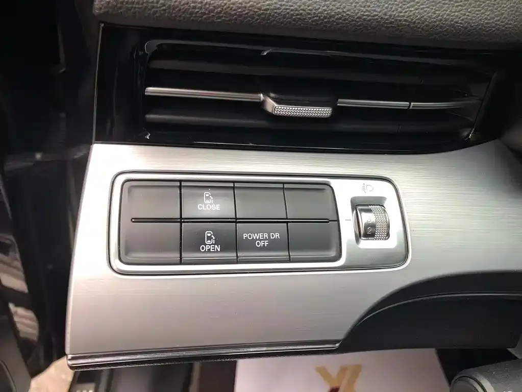 Roewe iMAX8 2022 из CN, фото 6