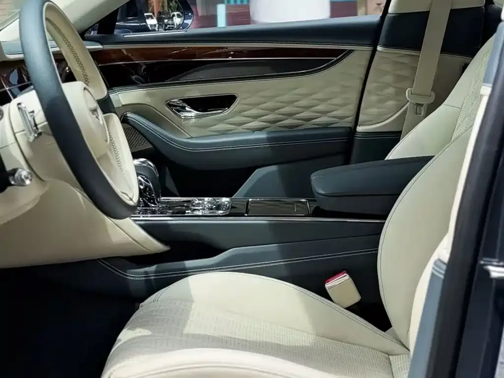 Bentley Flying Spur — фото 4