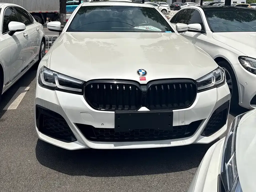 BMW 5 Series — фото 1