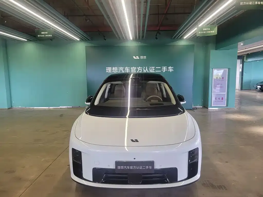 Li Auto i8 — фото 4