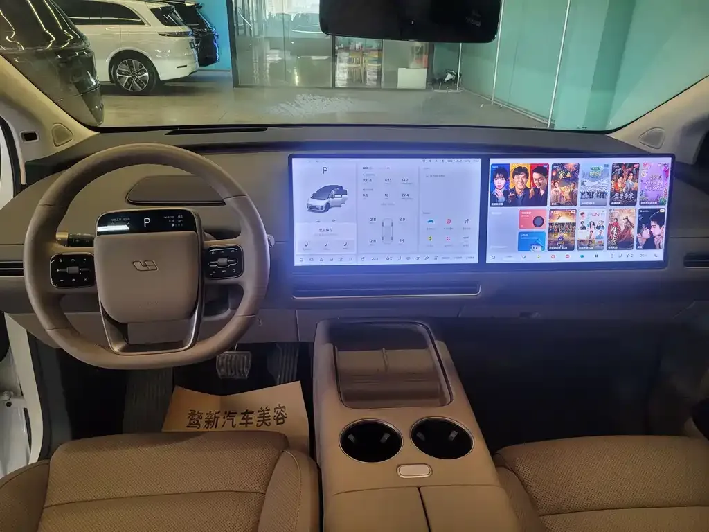 Li Auto i8 — фото 10