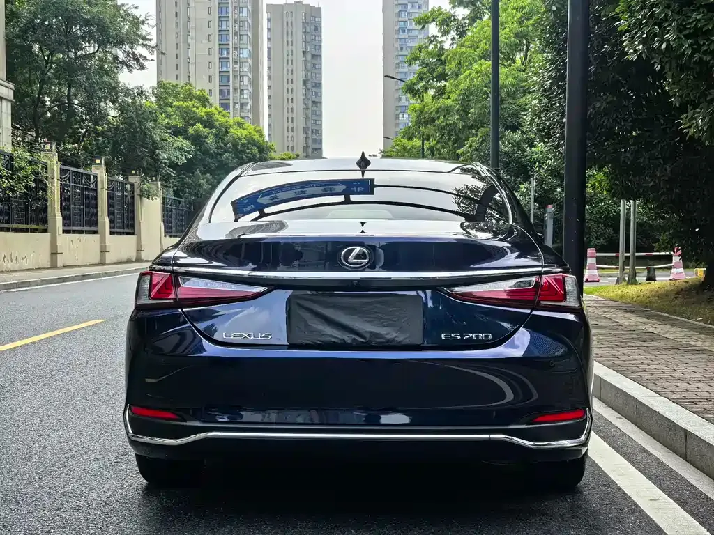 Lexus ES — фото 8