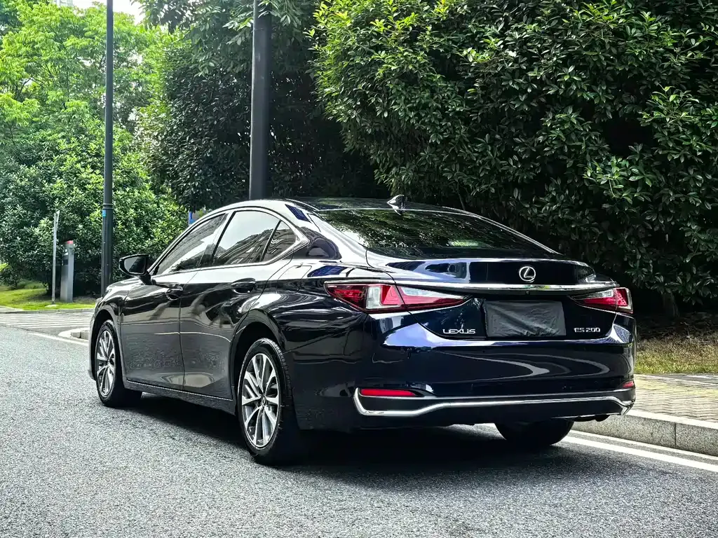 Lexus ES — фото 9